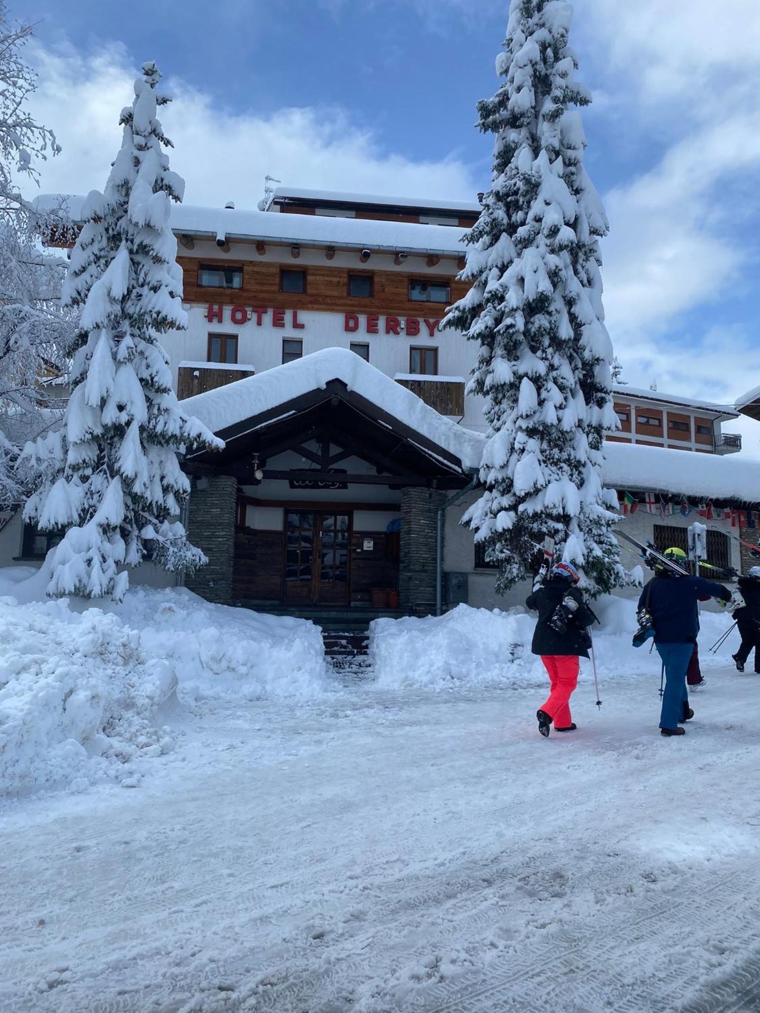 Hotel Derby Bar Oulx エクステリア 写真
